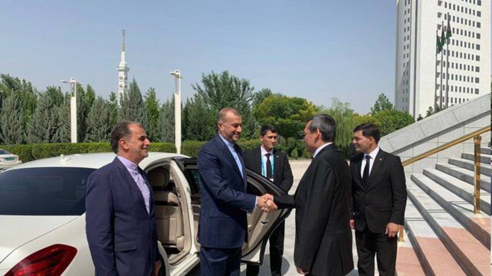 وزیر امور خارجه وارد ترکمنستان شد وزیر امور خارجه وارد ترکمنستان شد