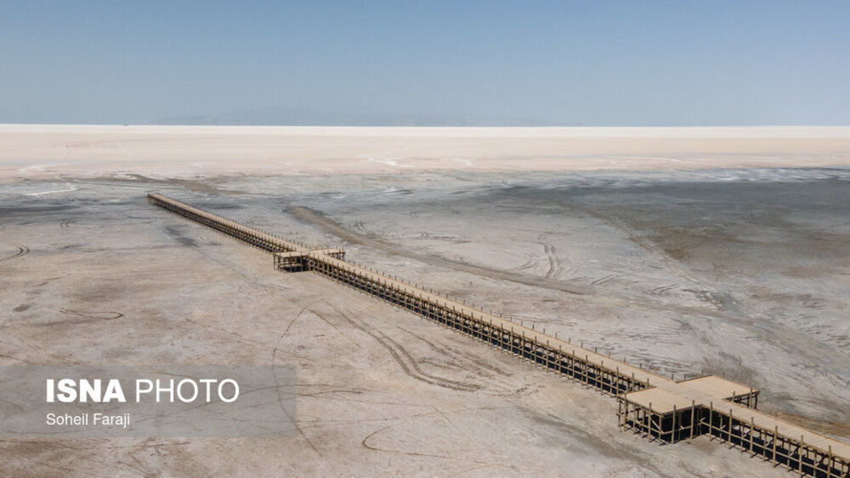 خشک شدن ۹۵ درصد آب دریاچه ارومیه خشک شدن ۹۵ درصد آب دریاچه ارومیه
