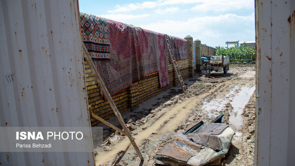 چهار روز پس از وقوع سیل در روستای آهنگران چهار روز پس از وقوع سیل در روستای آهنگران