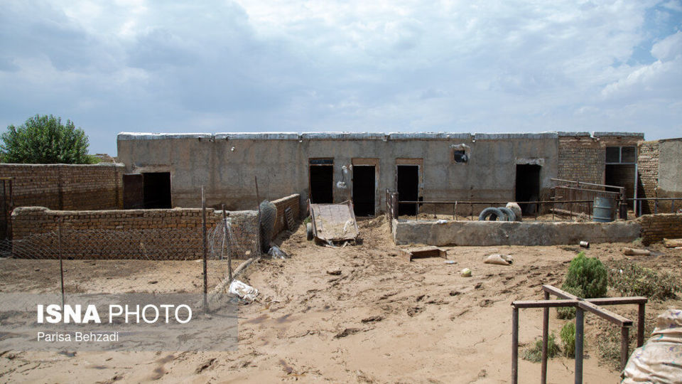 چهار روز پس از وقوع سیل در روستای آهنگران چهار روز پس از وقوع سیل در روستای آهنگران