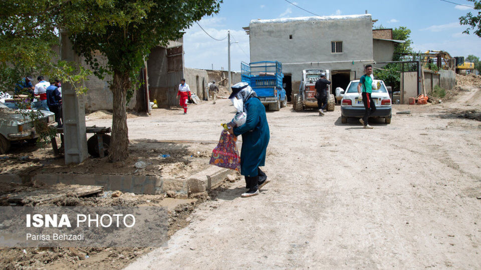 چهار روز پس از وقوع سیل در روستای آهنگران چهار روز پس از وقوع سیل در روستای آهنگران