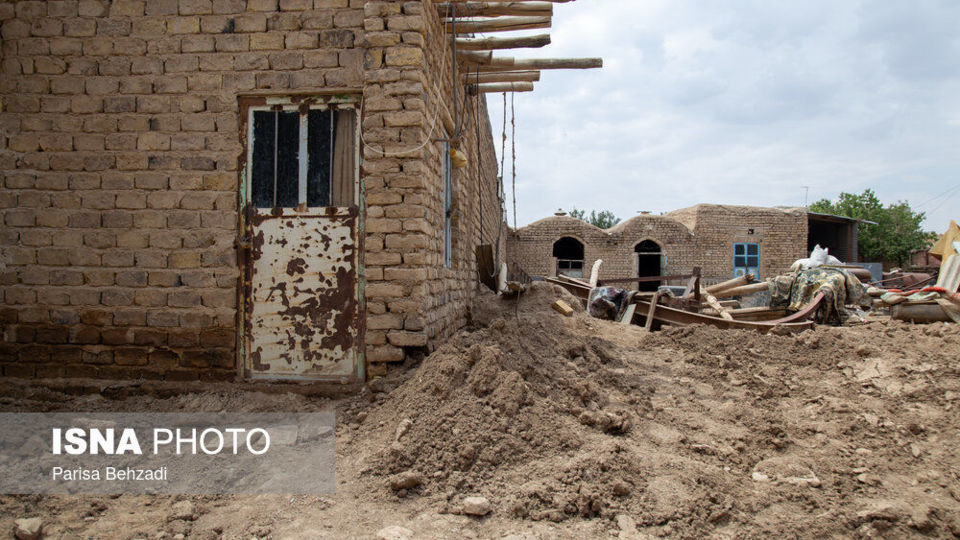 چهار روز پس از وقوع سیل در روستای آهنگران چهار روز پس از وقوع سیل در روستای آهنگران