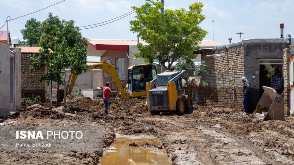 چهار روز پس از وقوع سیل در روستای آهنگران چهار روز پس از وقوع سیل در روستای آهنگران
