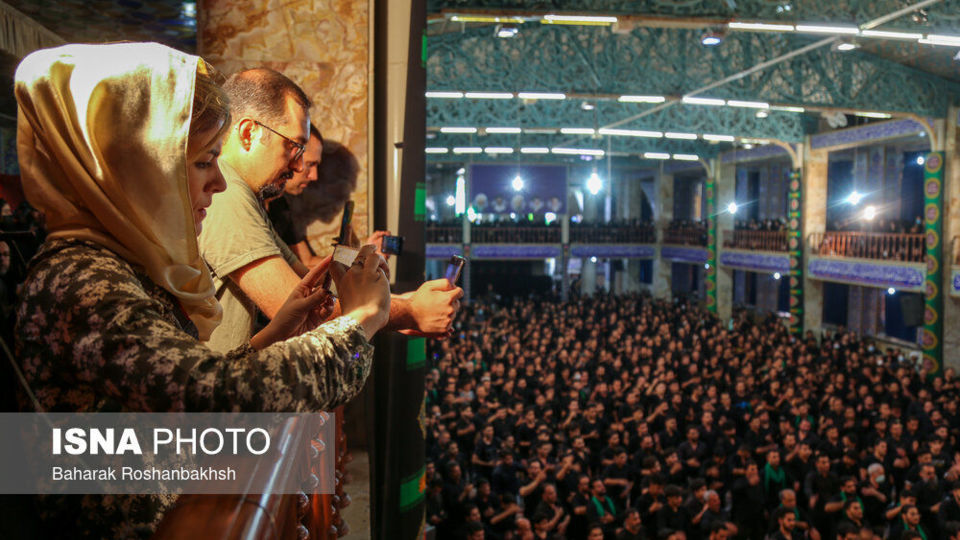 حضور گردشگران خارجی در آیینهای محرم یزد حضور گردشگران خارجی در آیینهای محرم یزد