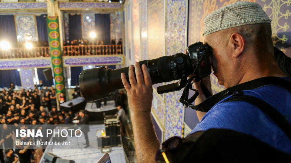 حضور گردشگران خارجی در آیینهای محرم یزد حضور گردشگران خارجی در آیینهای محرم یزد