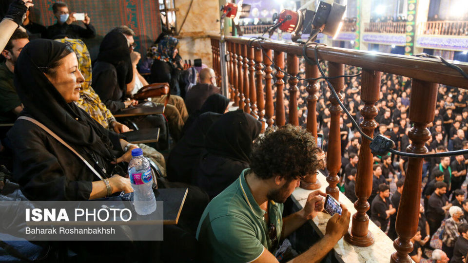 حضور گردشگران خارجی در آیینهای محرم یزد حضور گردشگران خارجی در آیینهای محرم یزد