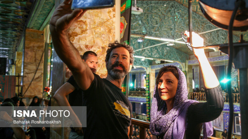 حضور گردشگران خارجی در آیینهای محرم یزد حضور گردشگران خارجی در آیینهای محرم یزد