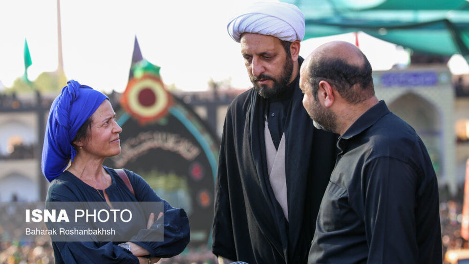 حضور گردشگران خارجی در آیینهای محرم یزد حضور گردشگران خارجی در آیینهای محرم یزد