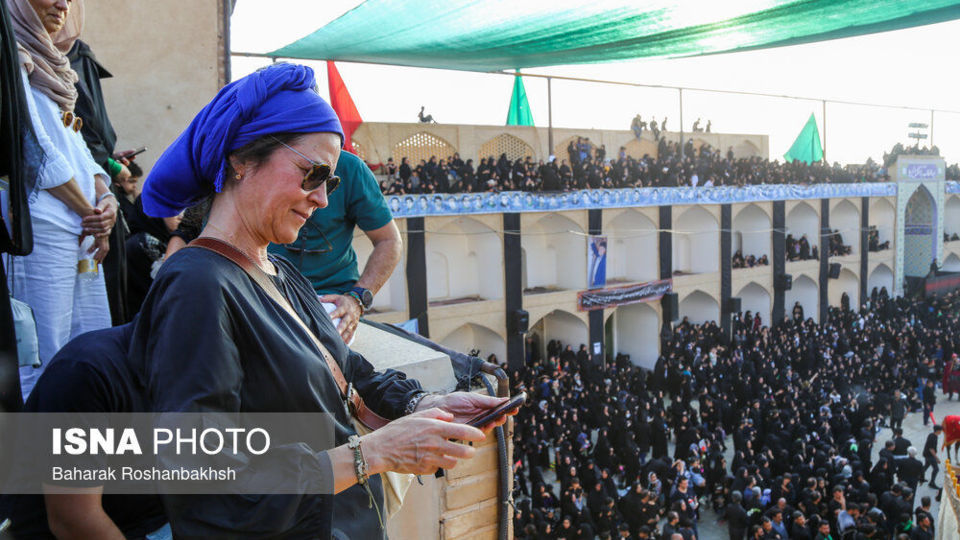 حضور گردشگران خارجی در آیینهای محرم یزد حضور گردشگران خارجی در آیینهای محرم یزد