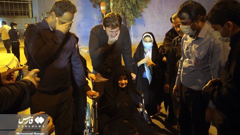 دیدار مادر با فرزند شهیدش پس از ۳۴ سال در اهواز دیدار مادر با فرزند شهیدش پس از ۳۴ سال در اهواز