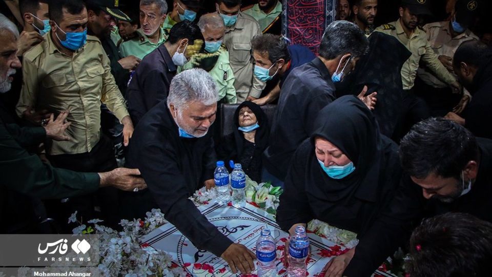 دیدار مادر با فرزند شهیدش پس از ۳۴ سال در اهواز دیدار مادر با فرزند شهیدش پس از ۳۴ سال در اهواز