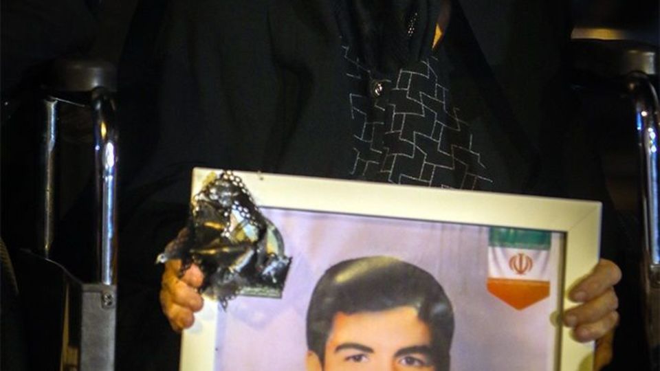 دیدار مادر با فرزند شهیدش پس از ۳۴ سال در اهواز دیدار مادر با فرزند شهیدش پس از ۳۴ سال در اهواز