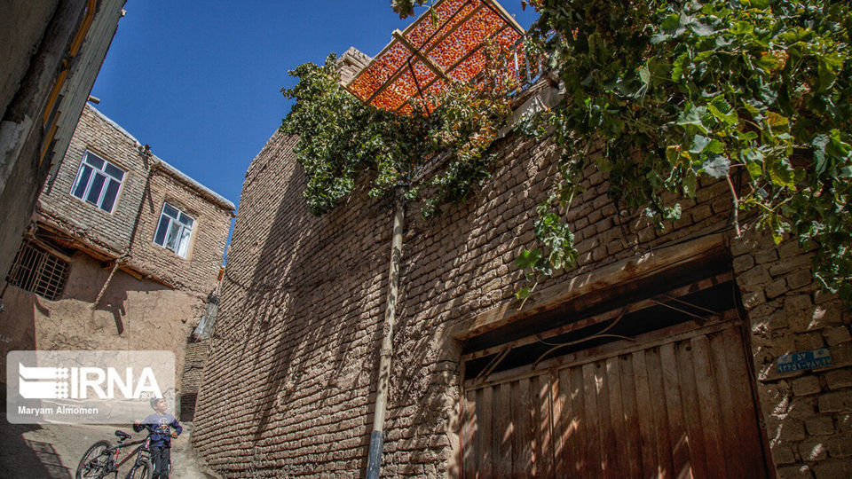 پشت بام های طلایی خَروْ پشت بام های طلایی خَروْ