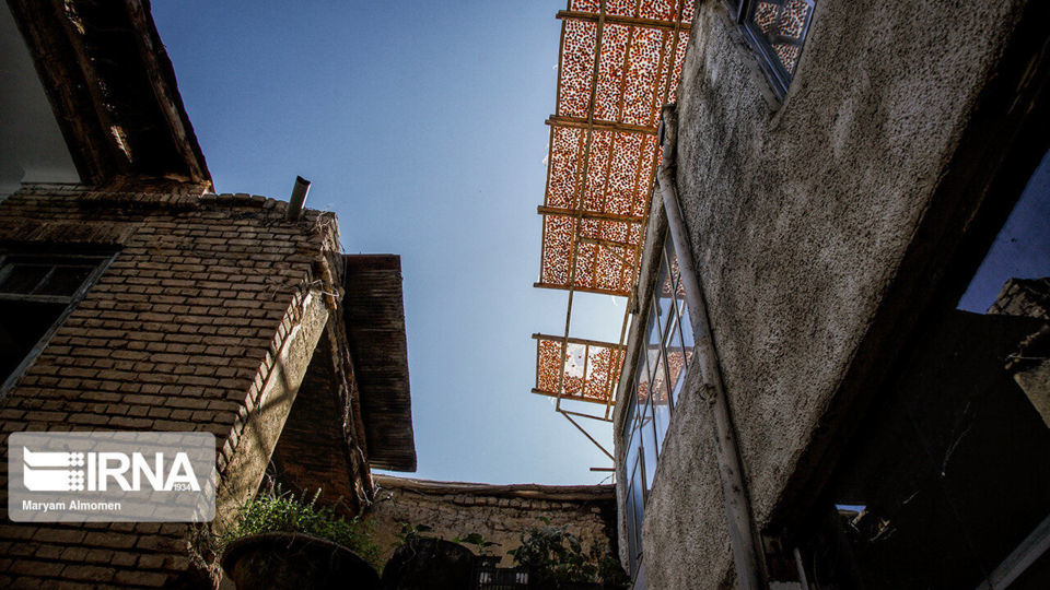 پشت بام های طلایی خَروْ پشت بام های طلایی خَروْ