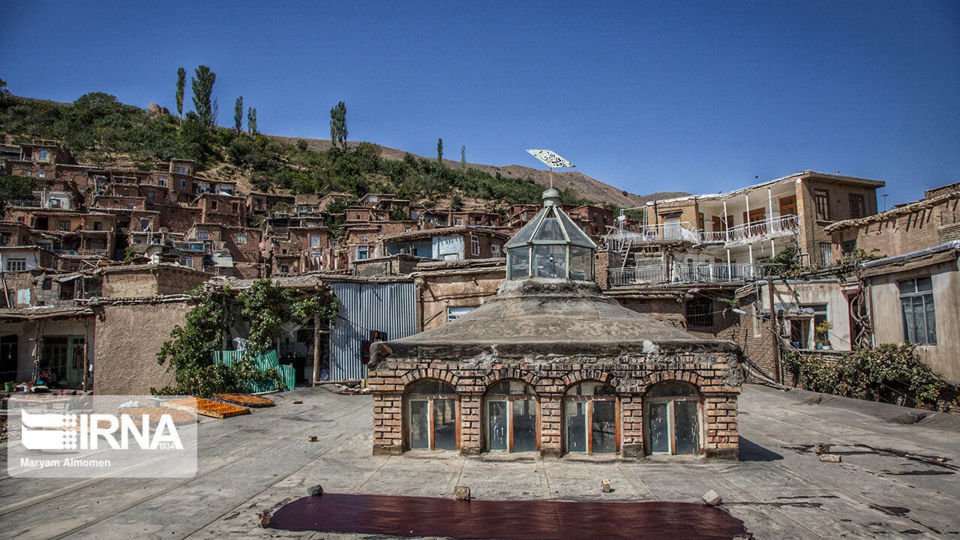 پشت بام های طلایی خَروْ پشت بام های طلایی خَروْ