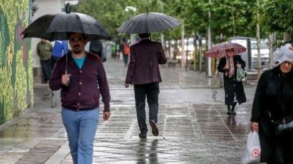 خروج سامانه بارشی از تهران/ یخبندان در راه است خروج سامانه بارشی از تهران/ یخبندان در راه است