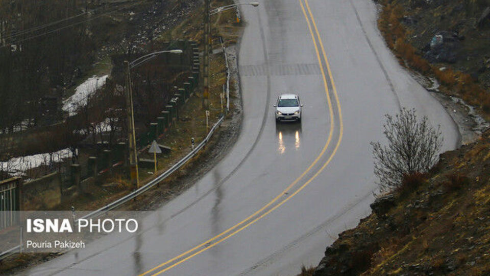 ترافیک پرحجم در ۳ محور مواصلاتی/ برف و باران در جادههای ۵ استان ترافیک پرحجم در ۳ محور مواصلاتی/ برف و باران در جادههای ۵ استان