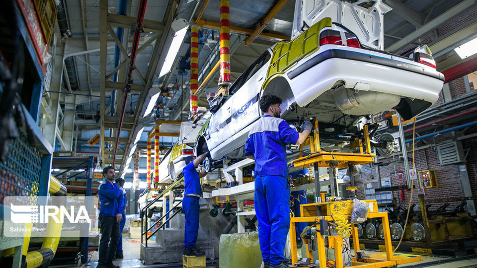 وزارت اقتصاد: عرضه خودرو در بورس کالا راهی برای حذف دلالان است وزارت اقتصاد: عرضه خودرو در بورس کالا راهی برای حذف دلالان است