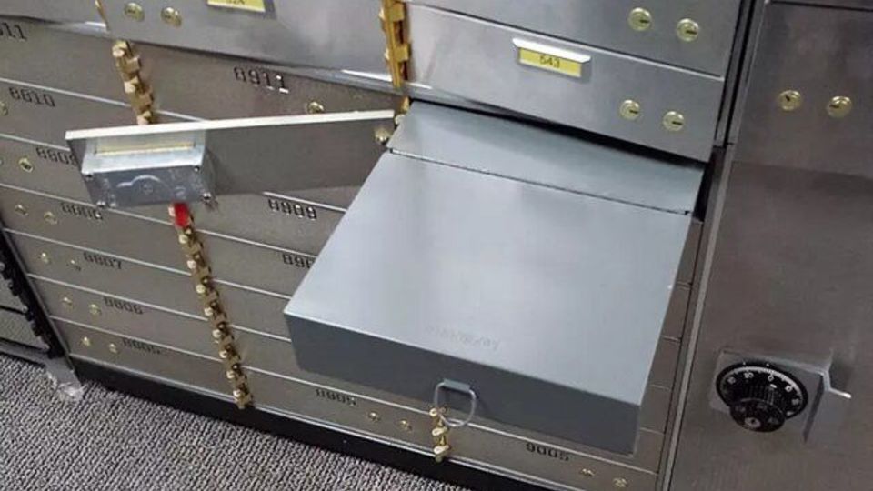 ناگفتههای سرقت از صندوق امانات بانک ملی ناگفتههای سرقت از صندوق امانات بانک ملی