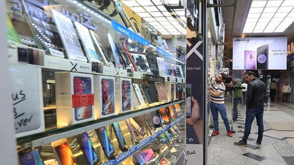 واردات آیفون ۱۴ تعیین تکلیف نشده است/ افزایش ۱۰ درصدی قیمت موبایل واردات آیفون ۱۴ تعیین تکلیف نشده است/ افزایش ۱۰ درصدی قیمت موبایل