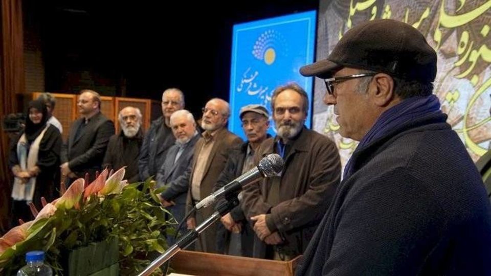 اینجا چراغی روشن است اینجا چراغی روشن است