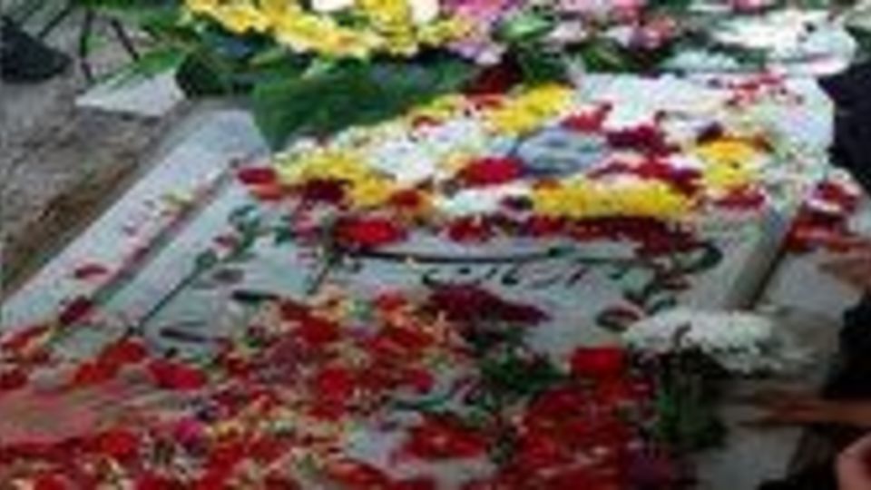 شهید علیوردی بر مزار خود نماز خوانده بود شهید علیوردی بر مزار خود نماز خوانده بود