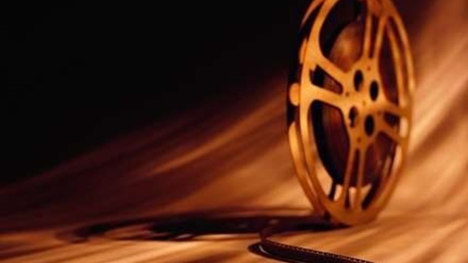 تلویزیون آخر هفته چه فیلم هایی پخش می کند؟ تلویزیون آخر هفته چه فیلم هایی پخش می کند؟