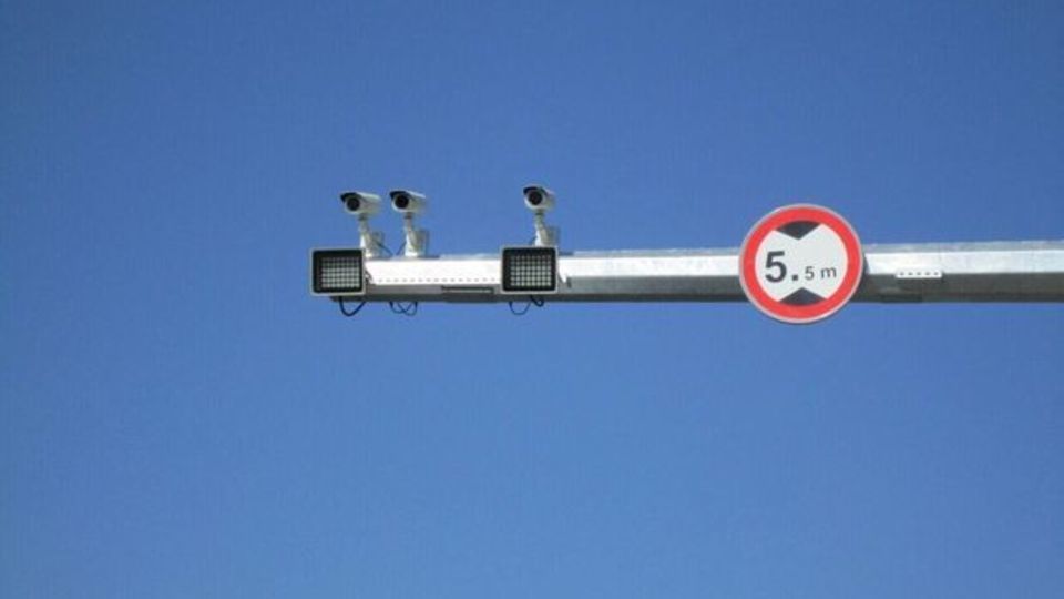 دوربینهای ثبت جرائم رانندگی موارد «کشف حجاب» را هم ثبت میکنند دوربینهای ثبت جرائم رانندگی موارد «کشف حجاب» را هم ثبت میکنند