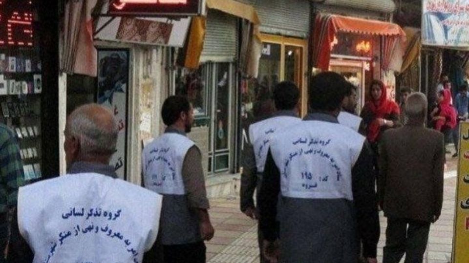 ماجرای تذکر لسانی مردان در خیابانهای قروه چه بود؟/ جنجال عجیب بازنشر یک عکس ماجرای تذکر لسانی مردان در خیابانهای قروه چه بود؟/ جنجال عجیب بازنشر یک عکس