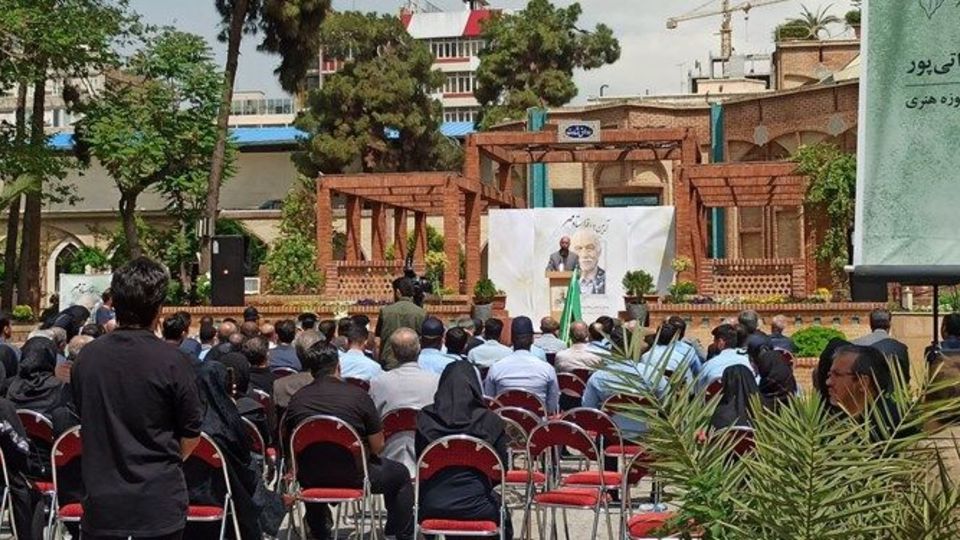 پیکر مرحوم عباس براتیپور شاعر آئینی و انقلابی تشییع شد پیکر مرحوم عباس براتیپور شاعر آئینی و انقلابی تشییع شد