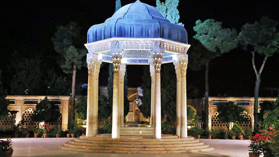 حافظ گرایان حافظ نشناس ! حافظ گرایان حافظ نشناس !