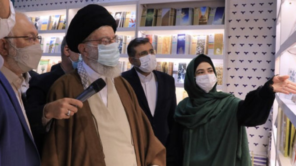 ۴ کتابی که امروز رهبر انقلاب از نشر معارف خریداری کردند ۴ کتابی که امروز رهبر انقلاب از نشر معارف خریداری کردند