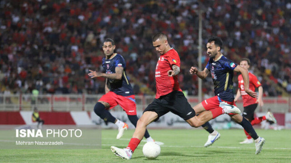 تراکتور چراغ اول قانون ۱+۶ خارجی را روشن کرد تراکتور چراغ اول قانون ۱+۶ خارجی را روشن کرد