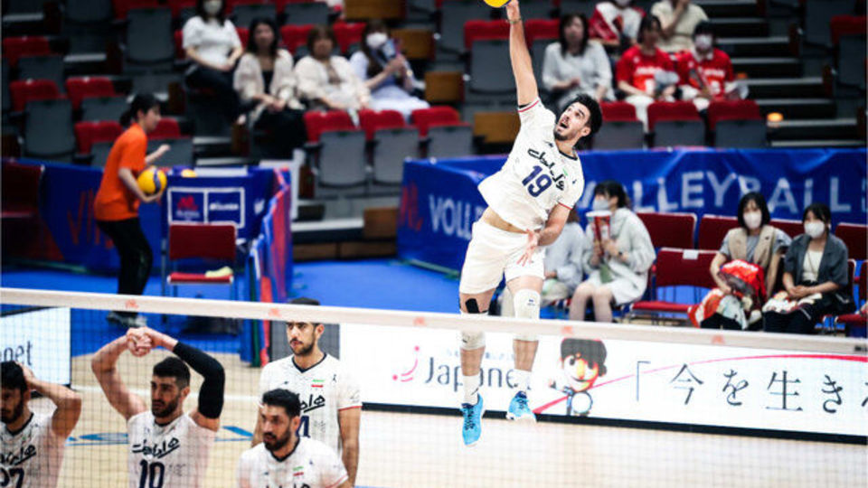 سقوط یک پلهای والیبال ایران سقوط یک پلهای والیبال ایران