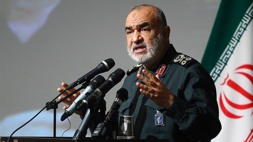 فرماندهکل سپاه: بسیجی و غیربسیجی فرقی نمیکند همه فرزندان یک ملت هستیم فرماندهکل سپاه: بسیجی و غیربسیجی فرقی نمیکند همه فرزندان یک ملت هستیم