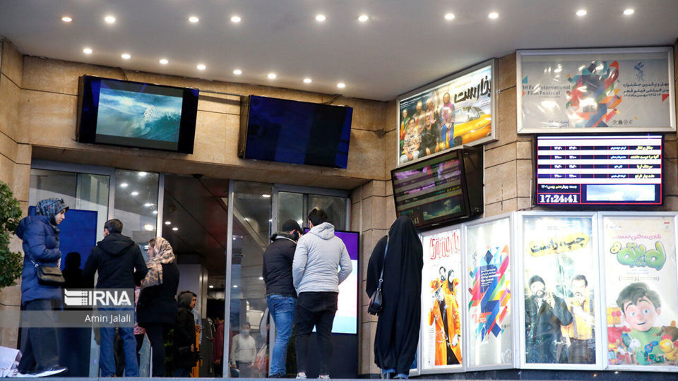 سینماها در بهار بیشتر از ۳۰۵ میلیارد فروختند سینماها در بهار بیشتر از ۳۰۵ میلیارد فروختند