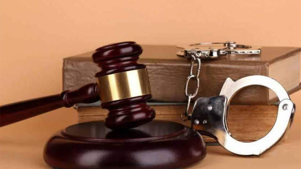 نامه اعتراضی به اژهای ؛ علت آزادی مفسدین اقتصادی چیست؟ | از قوهٔ قضائیه بانگ «عقبگرد» بهگوش میرسد نامه اعتراضی به اژهای ؛ علت آزادی مفسدین اقتصادی چیست؟ | از قوهٔ قضائیه بانگ «عقبگرد» بهگوش میرسد