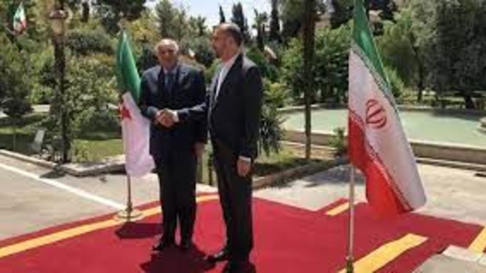 استقبال امیرعبداللهیان از همتای الجزایری در تهران استقبال امیرعبداللهیان از همتای الجزایری در تهران