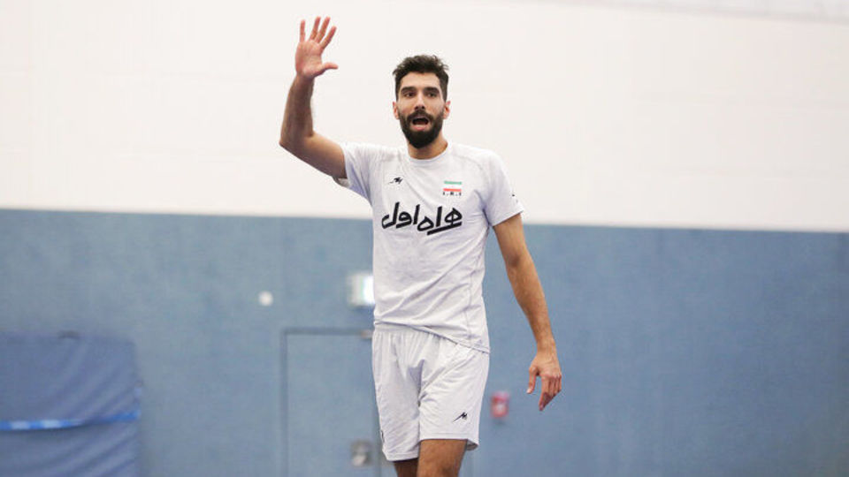 احتمال شکستگی انگشت کاپیتان تیم ملی والیبال احتمال شکستگی انگشت کاپیتان تیم ملی والیبال