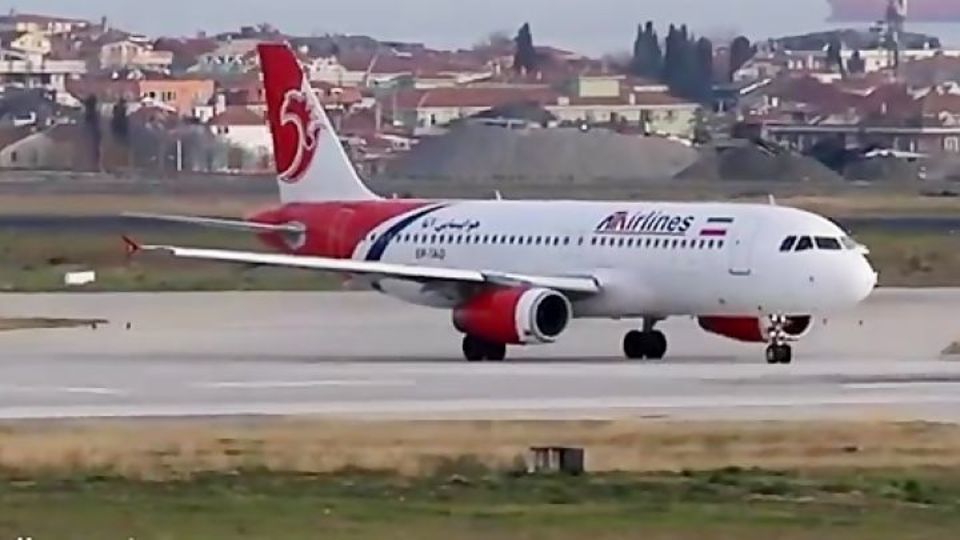 برخورد قهری با هواپیمایی آتا به دلیل عدم رعایت حقوق مسافران برخورد قهری با هواپیمایی آتا به دلیل عدم رعایت حقوق مسافران