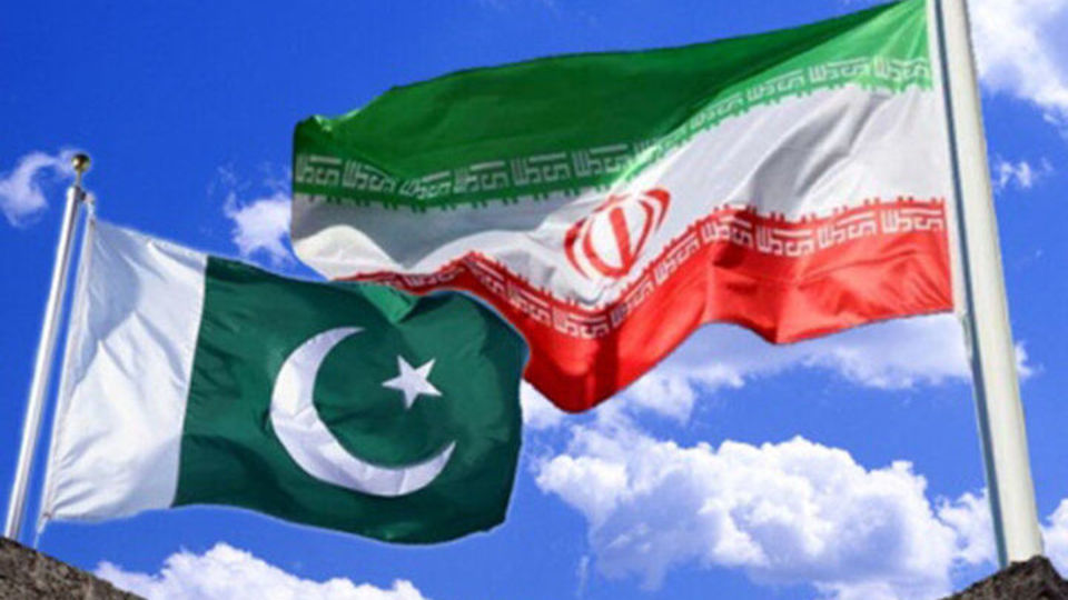 امضای ۴ سند همکاری تجاری و اقتصادی میان ایران و پاکستان امضای ۴ سند همکاری تجاری و اقتصادی میان ایران و پاکستان