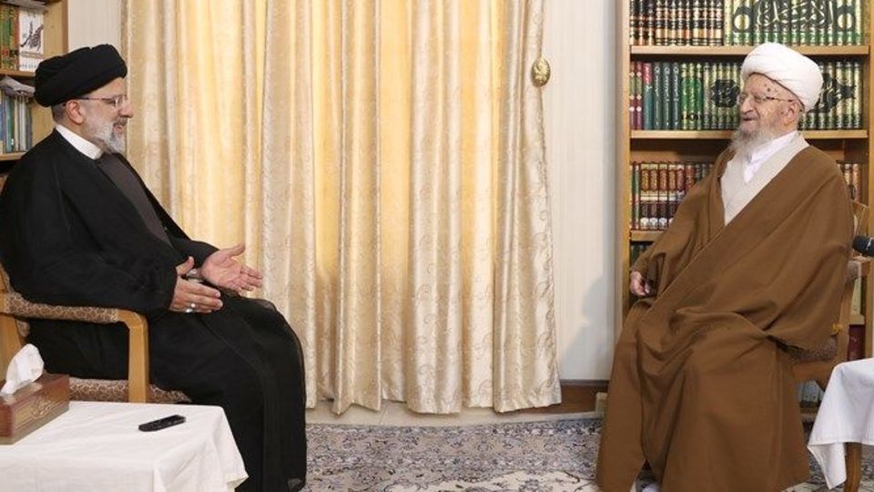 آیت الله مکارم شیرازی: وابستگی قیمت ها به دلار را باید از بین برد آیت الله مکارم شیرازی: وابستگی قیمت ها به دلار را باید از بین برد