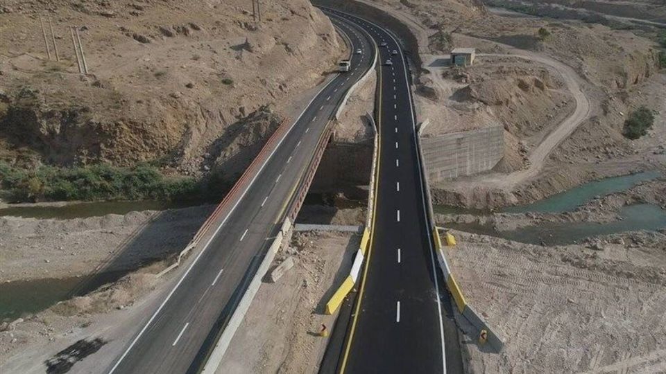 پل صلواتی در محور ایلام ـ مهران زیر بار ترافیک رفت پل صلواتی در محور ایلام ـ مهران زیر بار ترافیک رفت