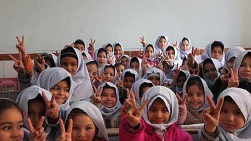 تسهیل ثبتنام کودکان افغانستانی در مدارس تسهیل ثبتنام کودکان افغانستانی در مدارس