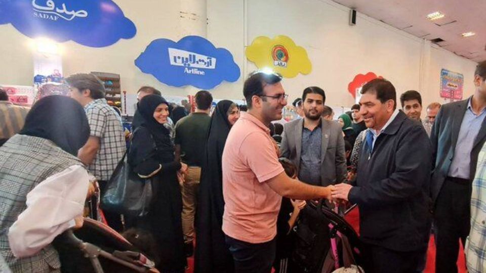 مخبر: عزم دولت برای خودکفایی در کاغذ و نوشت افزار جدی است مخبر: عزم دولت برای خودکفایی در کاغذ و نوشت افزار جدی است