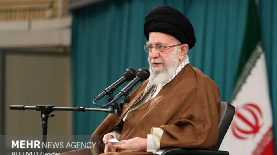 دیدار جمعی از بانوان با حضرت آیت‌الله خامنه‌ای آغاز شد