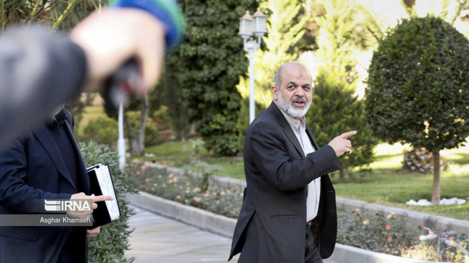 وزیر کشور: هویت انتحاری‌های حادثه کرمان مشخص شد / کاهش سرقت‌های خُرد