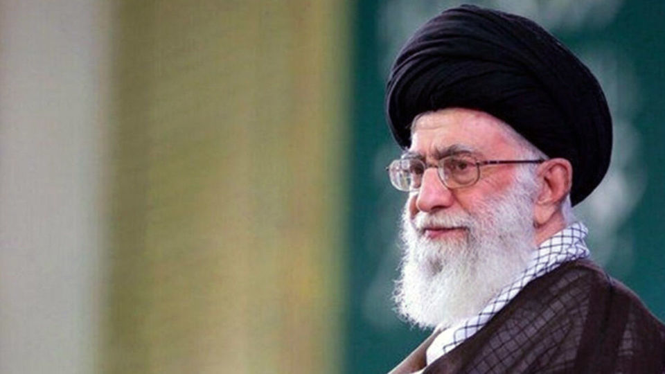 حکم حضرت آیت‌الله خامنه‌ای درباره رساندن غبار غلیظ به گلو برای روزه‌دار