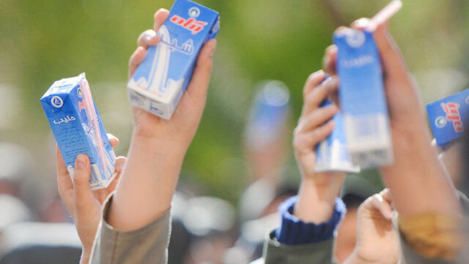 تداوم توزیع شیر رایگان در مدارس تا پایان امتحانات / چالش تامین پاکت استریل شیر