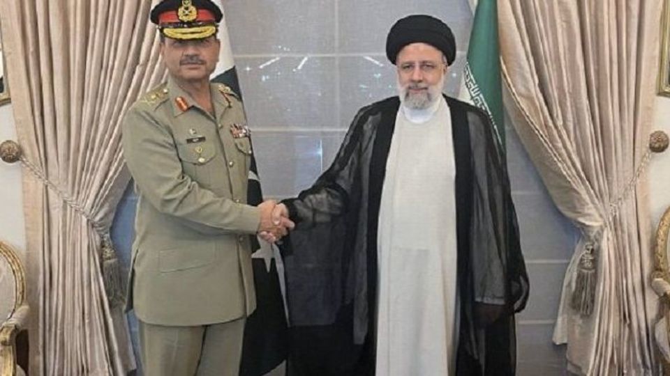 رئیس جمهور با فرمانده ارتش پاکستان دیدار کرد